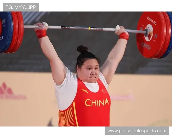 濮阳运动员范双双高金金获得举重项目决赛资格