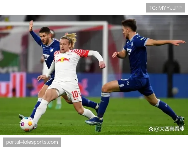 战报通讯:科隆主场绝平奥格斯堡,艰难收获保级路上关键一分。 战报通讯:科隆主场绝平奥格斯堡,艰难收获保级路上关键一分。